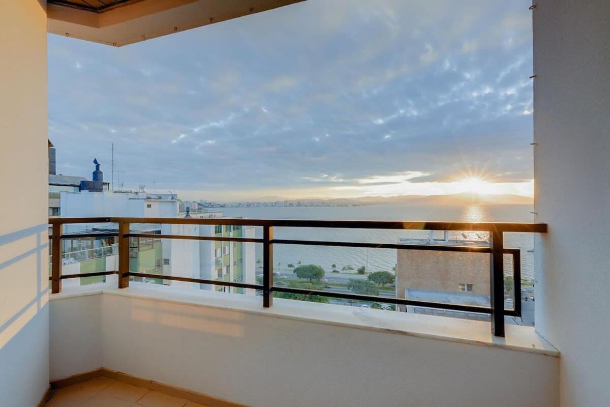 Bhomy Centro Beira-Mar Norte Com Linda Vista ฟลอเรียนอโปลิส ภายนอก รูปภาพ